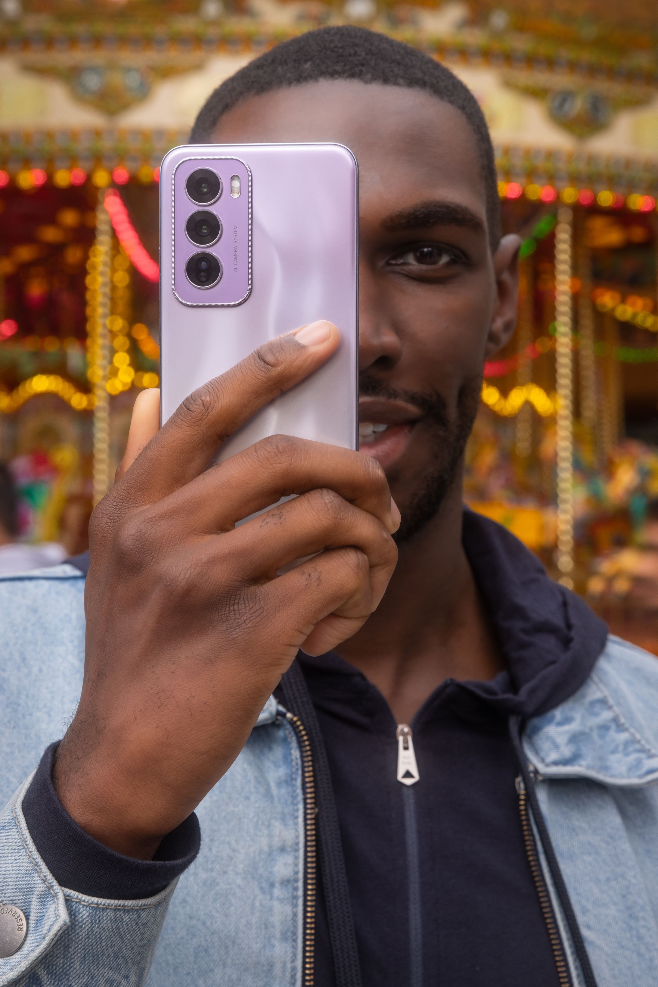 OPPO Reno12 Pro_ Lifestyle 04